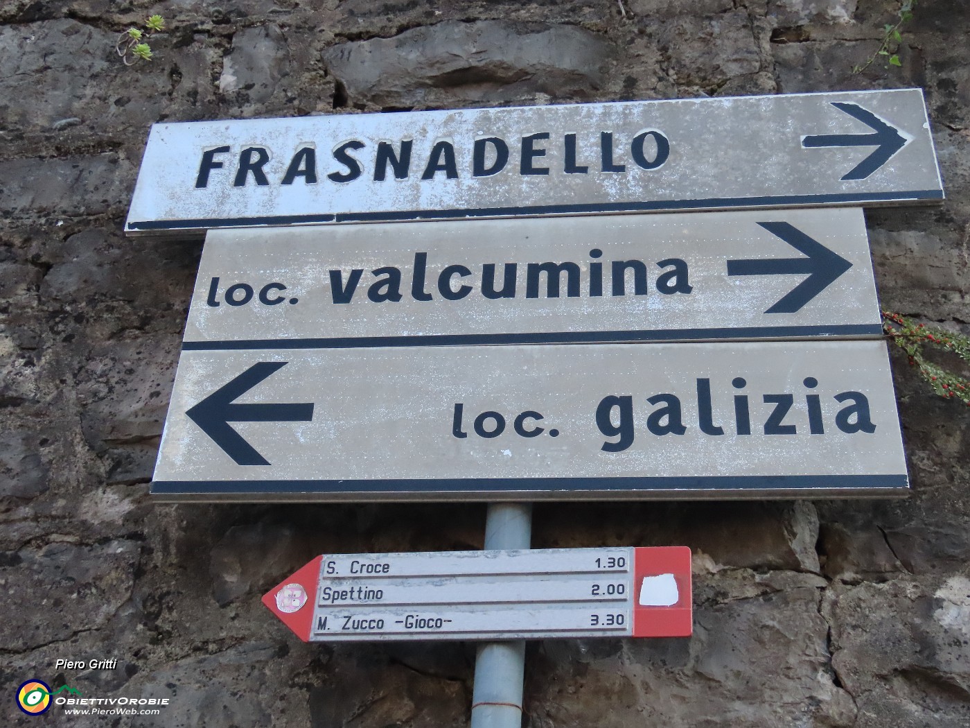 10 Passato il Piazzale del mercato imbocco la stradetta per Galizia.JPG